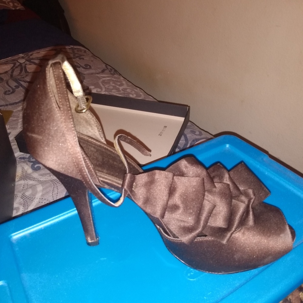 Shoes - Picture 2 of 3
